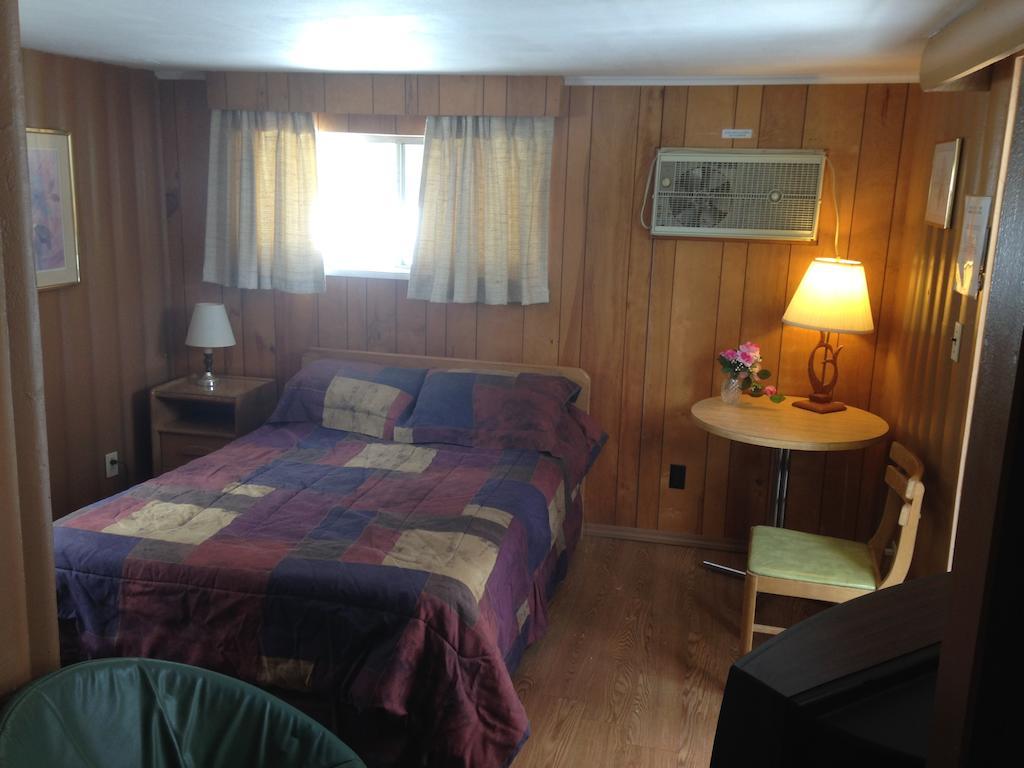 Amber Lantern Motel Lake George Oda fotoğraf